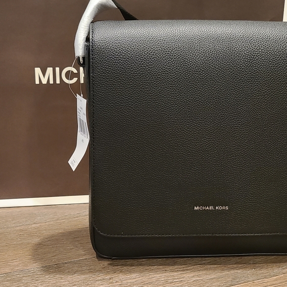 Men messenger bag brand new with tags. - Picture 3 of 7